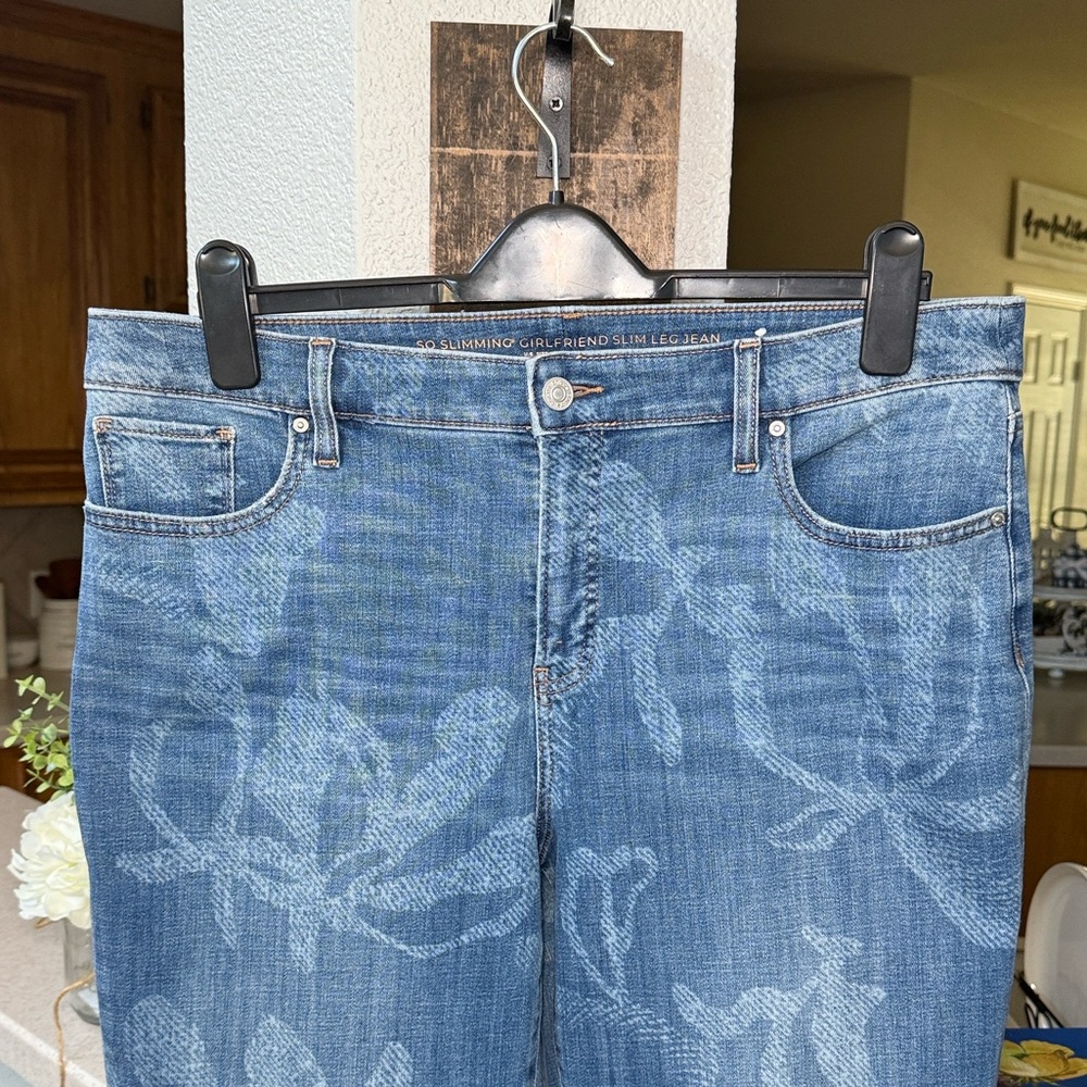 Chico’s So Slimming Girlfriend Slim Leg Ankle Floral Jeans - Picture 7 of 15